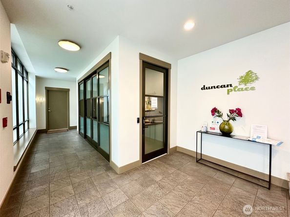 4547 8th Ave NE 306, Seattle WA 98105