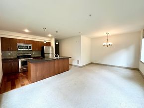 4547 8th Ave NE 306, Seattle WA 98105