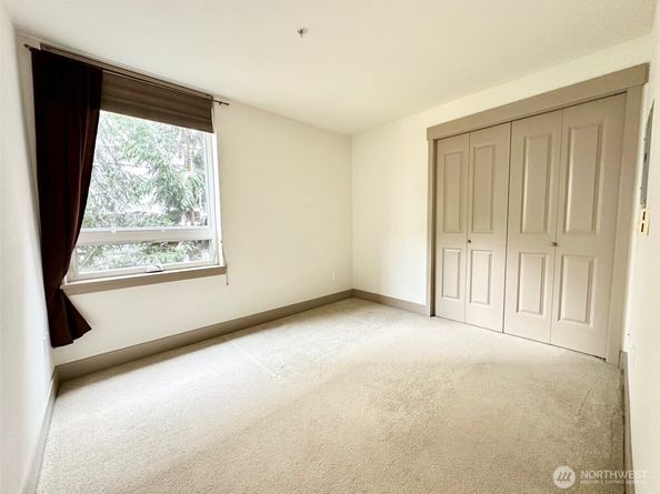 4547 8th Ave NE 306, Seattle WA 98105