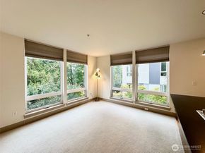4547 8th Ave NE 306, Seattle WA 98105