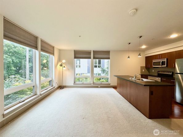 4547 8th Ave NE 306, Seattle WA 98105
