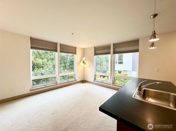 4547 8th Ave NE 306, Seattle WA 98105