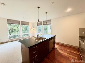 4547 8th Ave NE 306, Seattle WA 98105