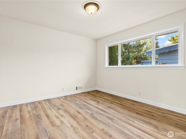 1104 12th Street NE, Auburn WA 98002