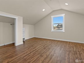 1104 12th Street NE, Auburn WA 98002