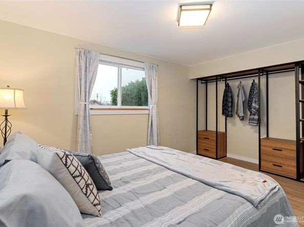 2013 8th Street, Bremerton WA 98337