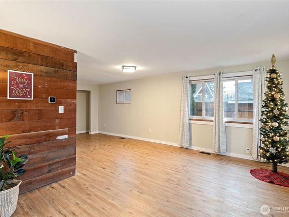 2013 8th Street, Bremerton WA 98337