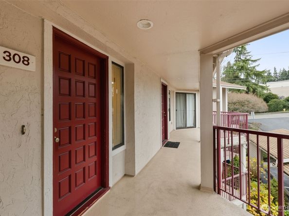 9920 NE 119th Street 308, Kirkland WA 98034