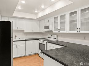 9920 NE 119th Street 308, Kirkland WA 98034