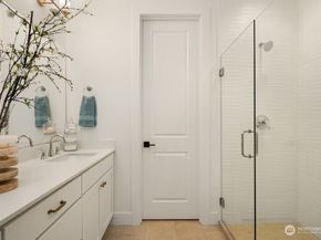 10814 (HS 65) 120th Lane NE E, Kirkland WA 98033