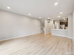 14925 44th Avenue W B4, Lynnwood WA 98087