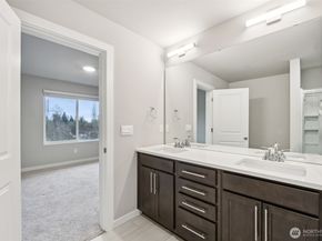 14925 44th Avenue W B4, Lynnwood WA 98087