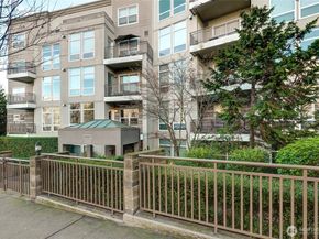 3221 SW Avalon Way 313, Seattle WA 98126