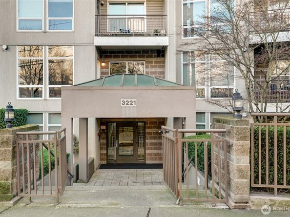 3221 SW Avalon Way 313, Seattle WA 98126