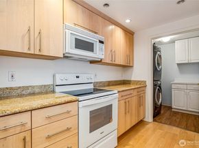 3221 SW Avalon Way 313, Seattle WA 98126