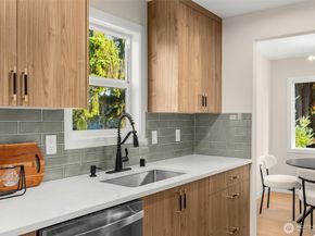 922 NE 117th Street, Seattle WA 98125