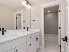 7560 S 130th Place, Seattle WA 98178