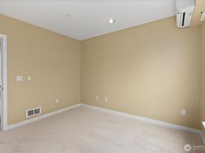 925 110th Avenue NE PH05, Bellevue WA 98004