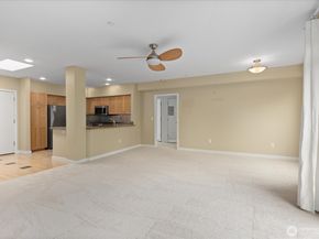 925 110th Avenue NE PH05, Bellevue WA 98004