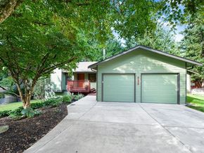 21806 NE 17th Court, Sammamish WA 98074