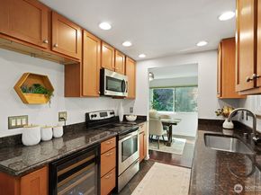 21806 NE 17th Court, Sammamish WA 98074