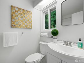 21806 NE 17th Court, Sammamish WA 98074