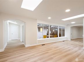 15520 30th Avenue NE, Shoreline WA 98155