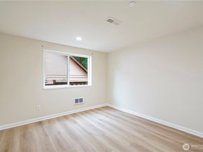 15520 30th Avenue NE, Shoreline WA 98155