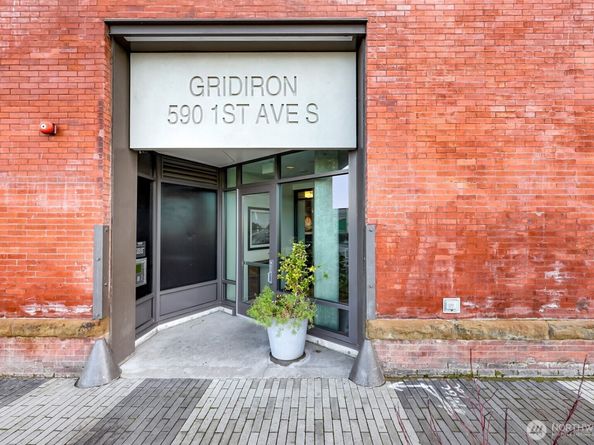 590 1st Avenue S 810, Seattle WA 98104