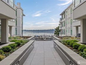 225 2nd Street S D4, Kirkland WA 98033