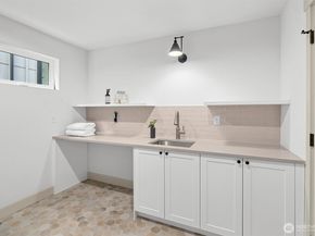 1261 NE 100th Street, Seattle WA 98125