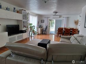 9534 palatine Avenue N, Seattle WA 98103