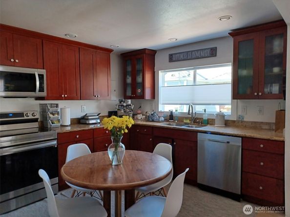 9534 palatine Avenue N, Seattle WA 98103