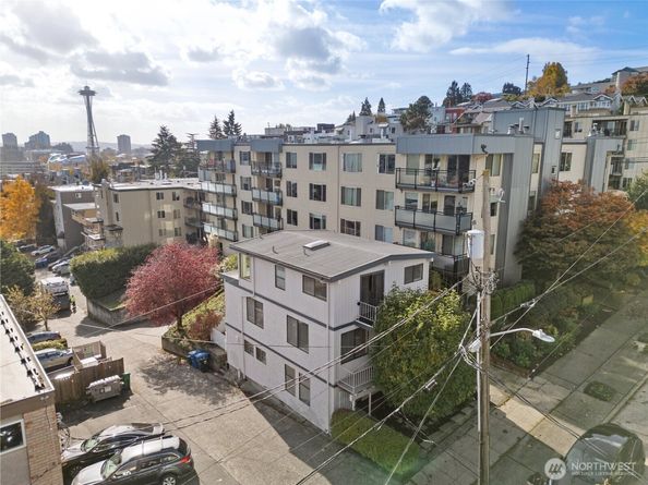 561 Lee Street, Seattle WA 98109