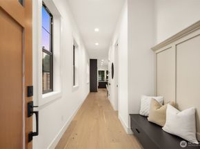 822 165th Avenue NE, Bellevue WA 98008