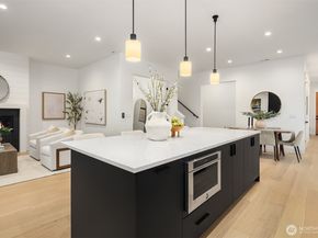 822 165th Avenue NE, Bellevue WA 98008