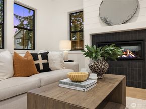 822 165th Avenue NE, Bellevue WA 98008