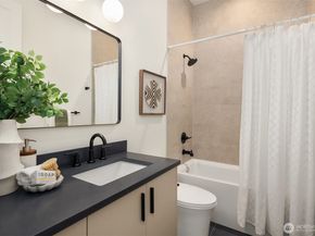 822 165th Avenue NE, Bellevue WA 98008