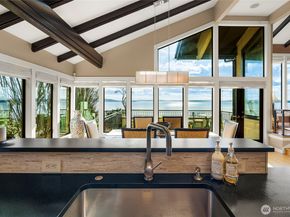 1640 Magnolia Boulevard W, Seattle WA 98199