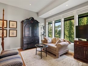 1640 Magnolia Boulevard W, Seattle WA 98199
