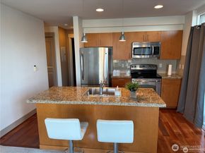 4547 8th Avenue NE 414, Seattle WA 98105