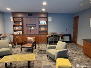 4547 8th Avenue NE 414, Seattle WA 98105