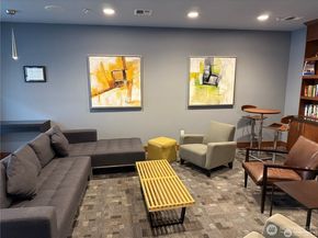 4547 8th Avenue NE 414, Seattle WA 98105