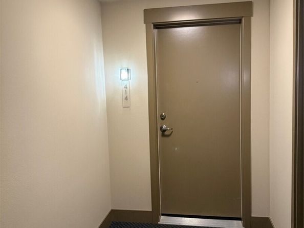 4547 8th Avenue NE 414, Seattle WA 98105