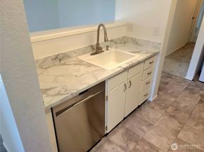 18100 15th Avenue NE C218, Shoreline WA 98155