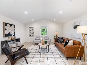 14820 NE 70th Court, Redmond WA 98052