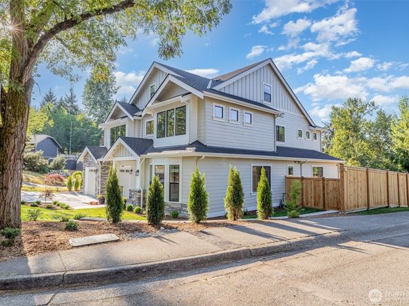 14820 NE 70th Court, Redmond WA 98052