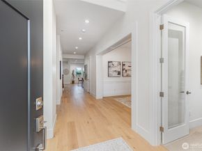 14820 NE 70th Court, Redmond WA 98052