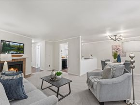 19855 25th Avenue NE 207, Shoreline WA 98155