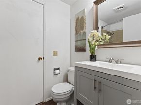 19855 25th Avenue NE 207, Shoreline WA 98155